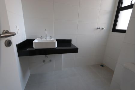 Casa de condomínio à venda com 170m², 3 quartos e 2 vagasBanheiro Social