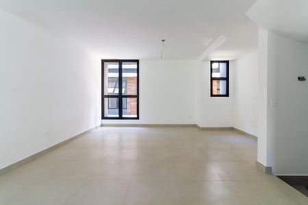 Casa à venda com 214m², 3 quartos e 2 vagas Casa à venda com 214m², 3 quartos e 2 vagasSala