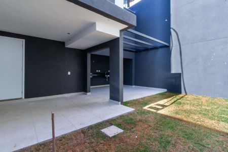 Casa à venda com 214m², 3 quartos e 2 vagas Casa à venda com 214m², 3 quartos e 2 vagasÁrea Externa