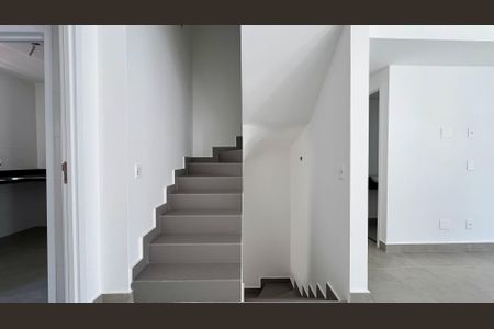 Casa à venda com 276m², 3 quartos e 2 vagasEscada