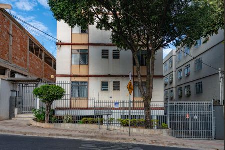 Apartamento à venda com 47m², 2 quartos e 1 vaga Apartamento à venda com 47m², 2 quartos e 1 vagaFachada