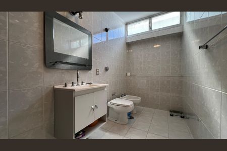 Apartamento à venda com 132m², 3 quartos e 1 vaga Apartamento à venda com 132m², 3 quartos e 1 vagaBanheiro da Suíte
