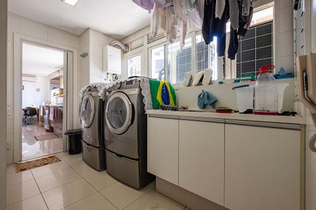 Apartamento à venda com 340m², 3 quartos e 5 vagas Apartamento à venda com 340m², 3 quartos e 5 vagasÁrea de Serviço