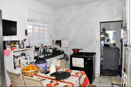 Casa à venda com 250m², 2 quartos e 3 vagas Casa à venda com 250m², 2 quartos e 3 vagasCozinha