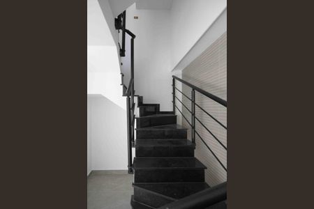 Casa de condomínio à venda com 154m², 2 quartos e 2 vagasEscada