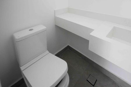 Casa de condomínio à venda com 154m², 2 quartos e 2 vagasLavabo