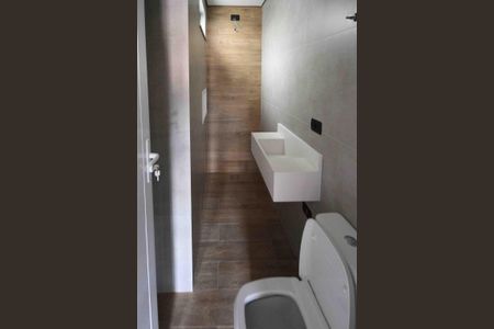 Casa de condomínio à venda com 154m², 2 quartos e 2 vagasBanheiro da Suite