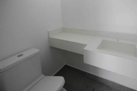 Casa de condomínio à venda com 154m², 2 quartos e 2 vagasLavabo