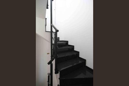 Casa de condomínio à venda com 154m², 2 quartos e 2 vagasescada