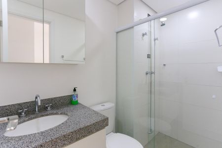 Apartamento para alugar com 61m², 2 quartos e 1 vaga Apartamento para alugar com 61m², 2 quartos e 1 vagaBanheiro da Suíte
