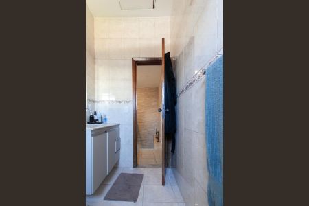 Casa à venda com 402m², 9 quartos e 3 vagasBanheiro Social da Casa 1