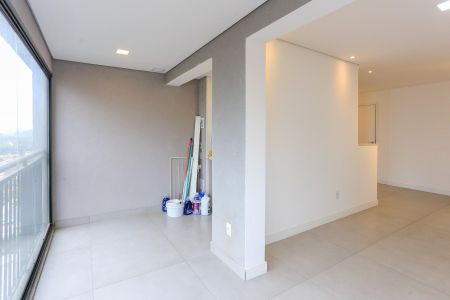 Apartamento à venda com 61m², 2 quartos e 1 vaga Apartamento à venda com 61m², 2 quartos e 1 vagaVaranda