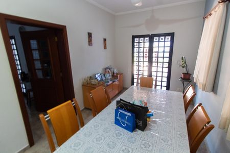Casa à venda com 240m², 3 quartos e 4 vagas Casa à venda com 240m², 3 quartos e 4 vagasCopa