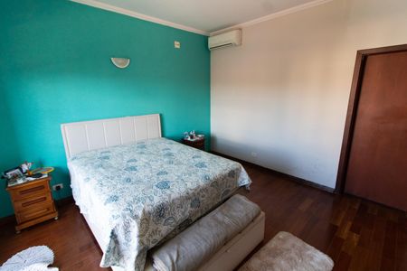 Casa à venda com 240m², 3 quartos e 4 vagas Casa à venda com 240m², 3 quartos e 4 vagasSuíte