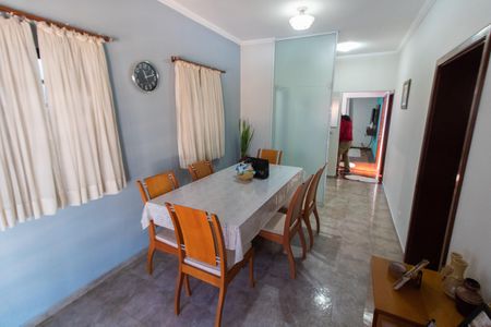 Casa à venda com 240m², 3 quartos e 4 vagas Casa à venda com 240m², 3 quartos e 4 vagasCopa