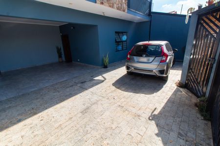 Casa à venda com 240m², 3 quartos e 4 vagas Casa à venda com 240m², 3 quartos e 4 vagasÁrea comum