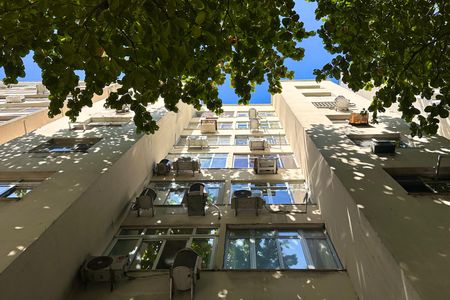 Apartamento à venda com 90m², 2 quartos e sem vaga Apartamento à venda com 90m², 2 quartos e sem vagaFachada