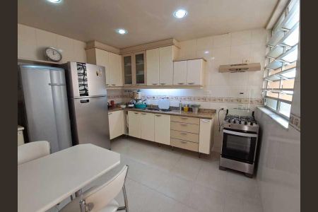 Casa à venda com 209m², 3 quartos e 1 vaga