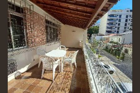 Casa à venda com 209m², 3 quartos e 1 vaga