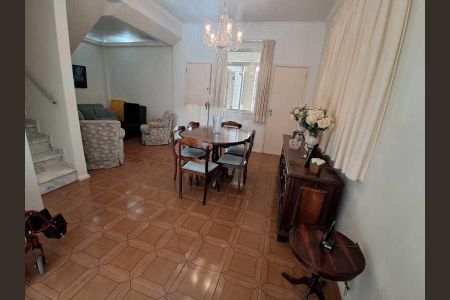 Casa à venda com 209m², 3 quartos e 1 vaga