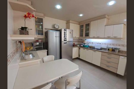 Casa à venda com 209m², 3 quartos e 1 vaga
