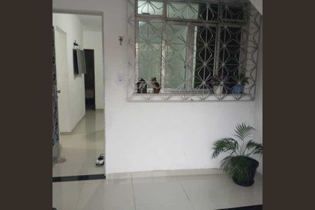 Casa à venda com 182m², 5 quartos e sem vaga
