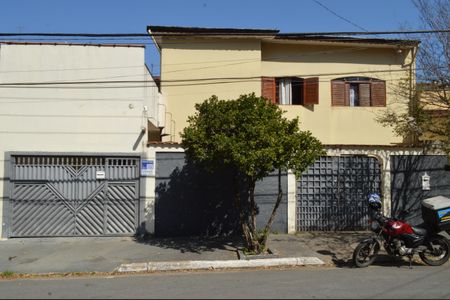 Casa à venda com 160m², 3 quartos e 3 vagasFachada + Plaquinha