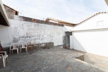 Casa à venda com 305m², 3 quartos e 3 vagasQuintal