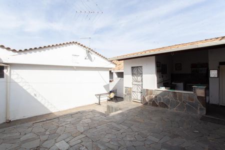Casa à venda com 305m², 3 quartos e 3 vagasQuintal