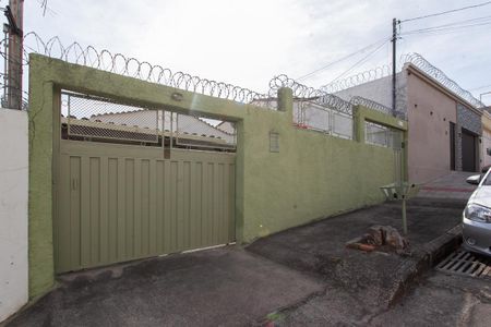 Casa à venda com 305m², 3 quartos e 3 vagasFachada