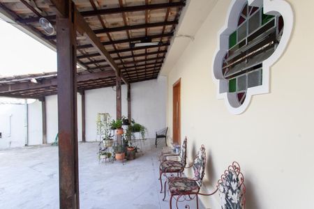 Casa à venda com 305m², 3 quartos e 3 vagasVaranda