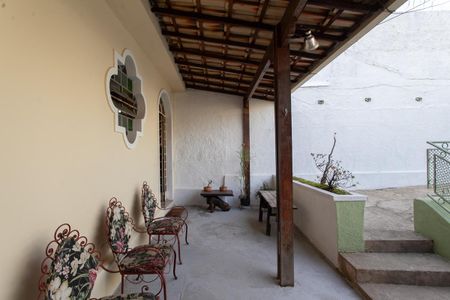 Casa à venda com 305m², 3 quartos e 3 vagasVaranda