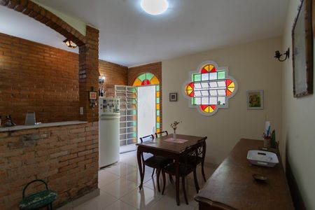 Casa à venda com 305m², 3 quartos e 3 vagasCozinha e Copa