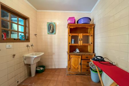 Casa à venda com 250m², 4 quartos e 5 vagas Casa à venda com 250m², 4 quartos e 5 vagasÁrea de Serviço