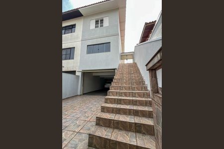 Casa à venda com 250m², 4 quartos e 5 vagas Casa à venda com 250m², 4 quartos e 5 vagasEntrada