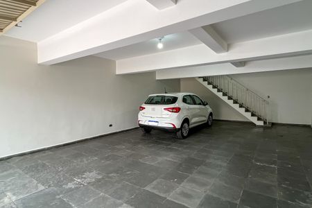 Casa à venda com 250m², 4 quartos e 5 vagas Casa à venda com 250m², 4 quartos e 5 vagasGaragem