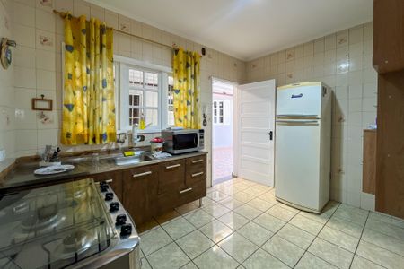 Casa à venda com 250m², 4 quartos e 5 vagas Casa à venda com 250m², 4 quartos e 5 vagasCozinha