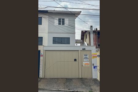 Casa à venda com 250m², 4 quartos e 5 vagas Casa à venda com 250m², 4 quartos e 5 vagasFachada