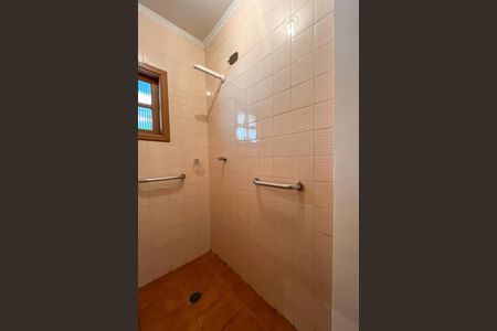 Casa à venda com 250m², 4 quartos e 5 vagas Casa à venda com 250m², 4 quartos e 5 vagasBanheiro de serviço