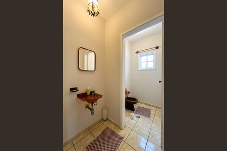 Casa à venda com 250m², 4 quartos e 5 vagas Casa à venda com 250m², 4 quartos e 5 vagasLavabo