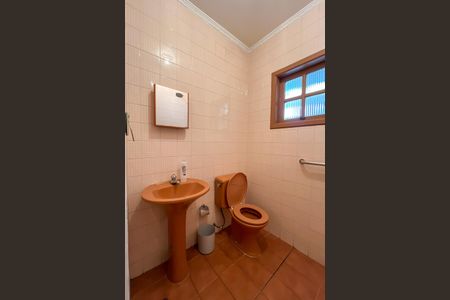 Casa à venda com 250m², 4 quartos e 5 vagas Casa à venda com 250m², 4 quartos e 5 vagasBanheiro de serviço