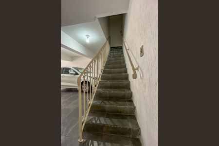 Casa à venda com 250m², 4 quartos e 5 vagas Casa à venda com 250m², 4 quartos e 5 vagasEntrada