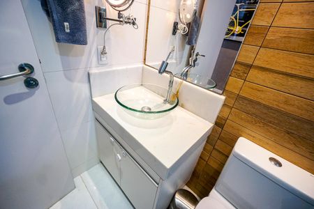 Apartamento à venda com 69m², 2 quartos e 1 vagaBanheiro Social