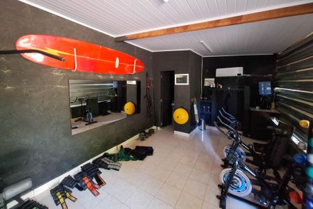 Casa à venda com 180m², 4 quartos e 2 vagas Casa à venda com 180m², 4 quartos e 2 vagasÁrea comum