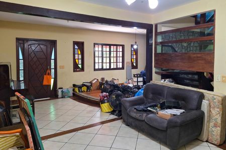 Casa à venda com 180m², 4 quartos e 2 vagas Casa à venda com 180m², 4 quartos e 2 vagasSala