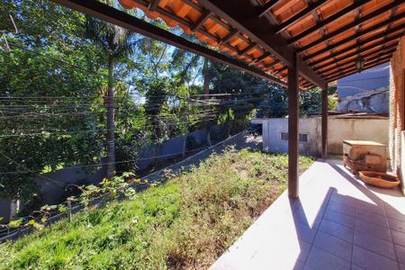 Casa à venda com 180m², 4 quartos e 2 vagas Casa à venda com 180m², 4 quartos e 2 vagasÁrea comum