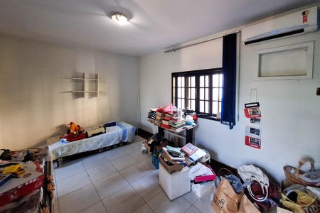 Casa à venda com 180m², 4 quartos e 2 vagas Casa à venda com 180m², 4 quartos e 2 vagasSuíte 2