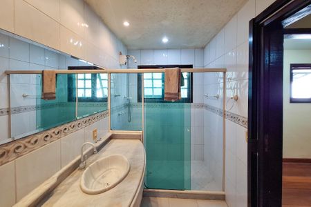 Casa à venda com 180m², 4 quartos e 2 vagas Casa à venda com 180m², 4 quartos e 2 vagasBanheiro da Suíte 1