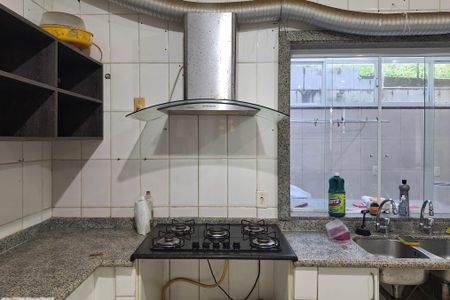 Casa à venda com 180m², 4 quartos e 2 vagas Casa à venda com 180m², 4 quartos e 2 vagasCozinha