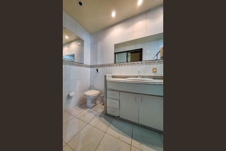 Casa à venda com 180m², 4 quartos e 2 vagas Casa à venda com 180m², 4 quartos e 2 vagasBanheiro da Suíte 1